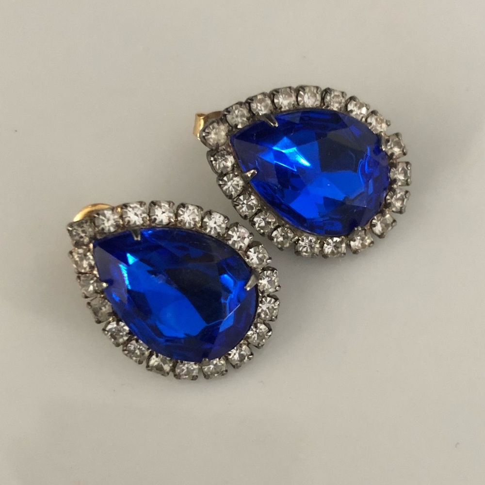 Pear shaped blue stone and rhinestone stud earrings for pierced ears
